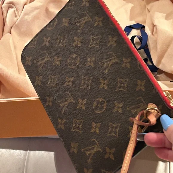 Superb pristine BRAND NEW Pochette GM RARE Cerise interior π - Picture 7 of 15